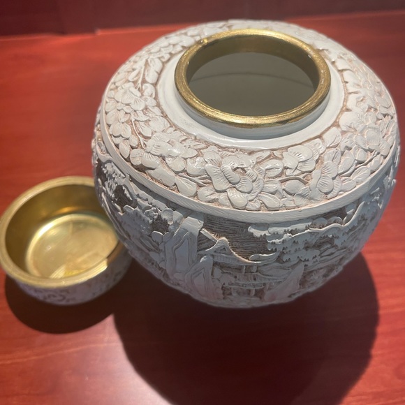 Exquisite Vintage Hand Carved Ivory Dynasty White Chinese Vase/urn with Lid - Picture 5 of 6